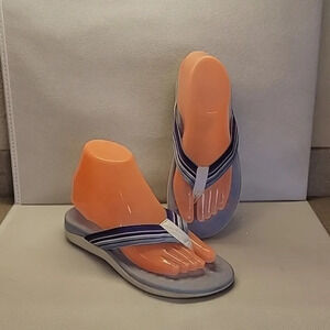 ORTHAHEEL ISLAND SANDALS (sz 6)